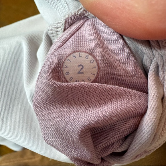 Lululemon Wunder Under High-Rise Tight *Snow Washed 28"
Washed Antoinette - Picture 9 of 9